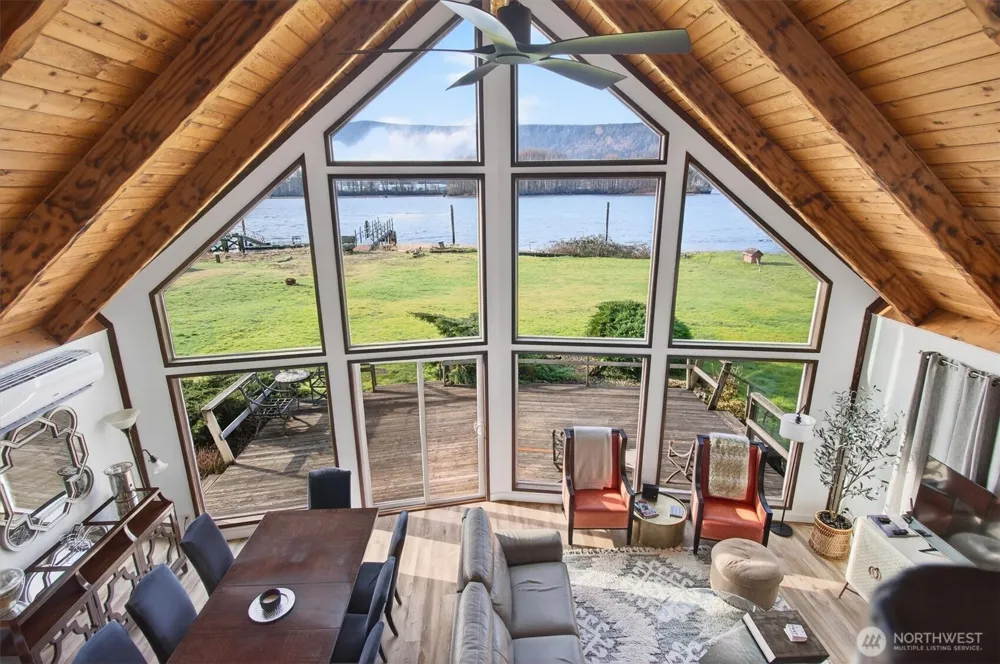 301 W Sunny Sands Cathlamet, WA 98612