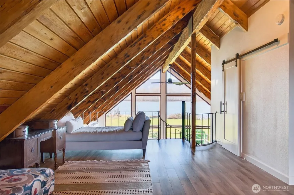301 W Sunny Sands Cathlamet, WA 98612