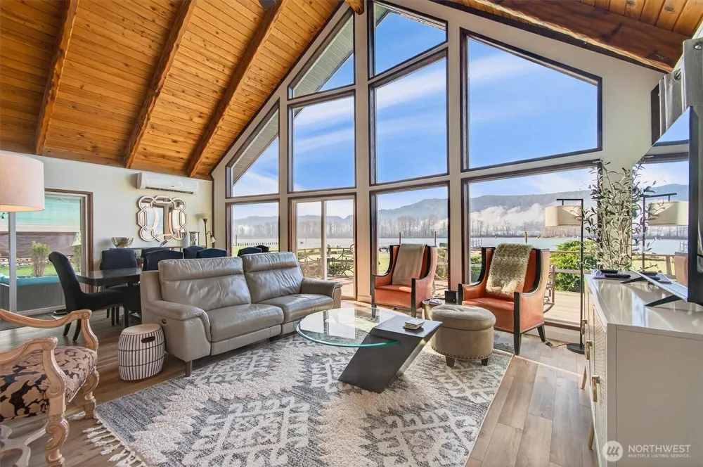 301 W Sunny Sands Cathlamet, WA 98612