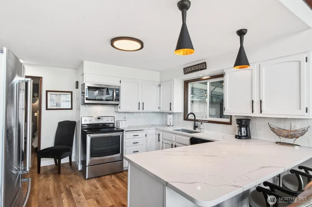 301 W Sunny Sands Cathlamet, WA 98612