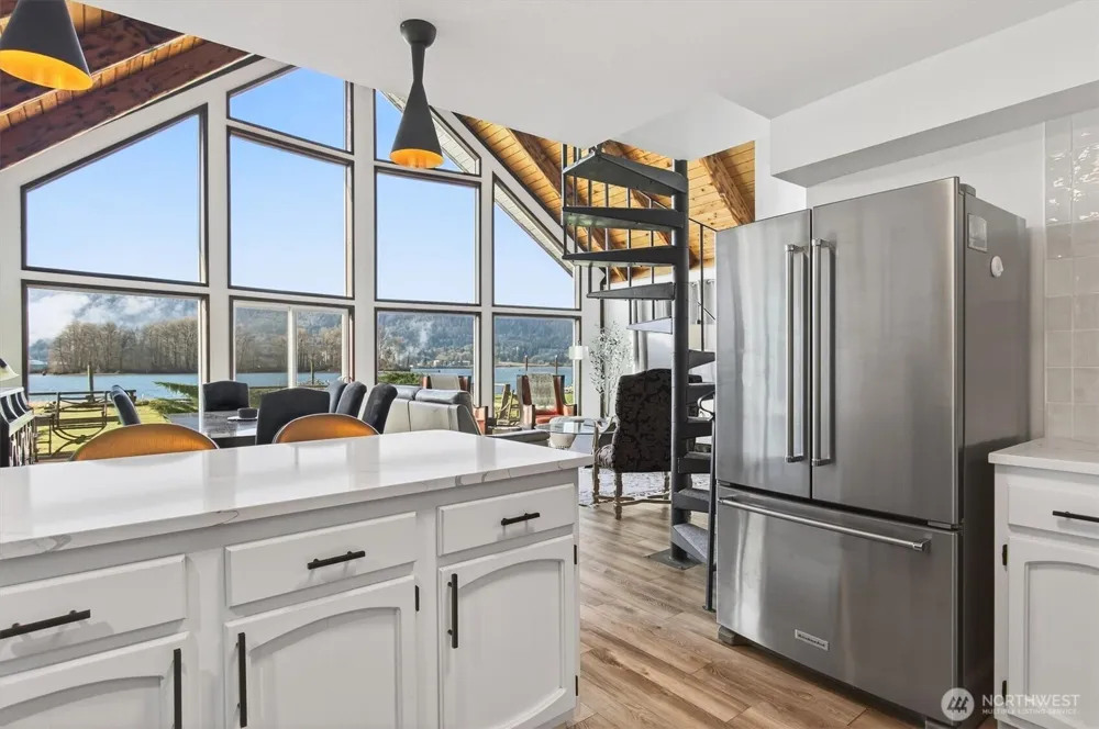 301 W Sunny Sands Cathlamet, WA 98612