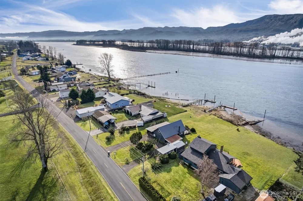 301 W Sunny Sands Cathlamet, WA 98612