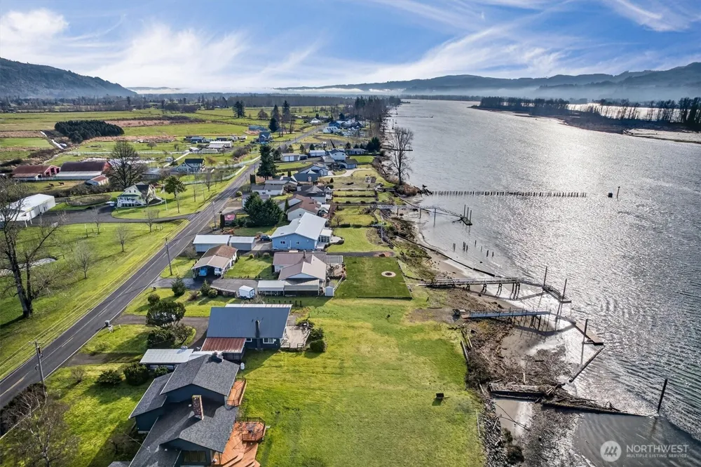 301 W Sunny Sands Cathlamet, WA 98612