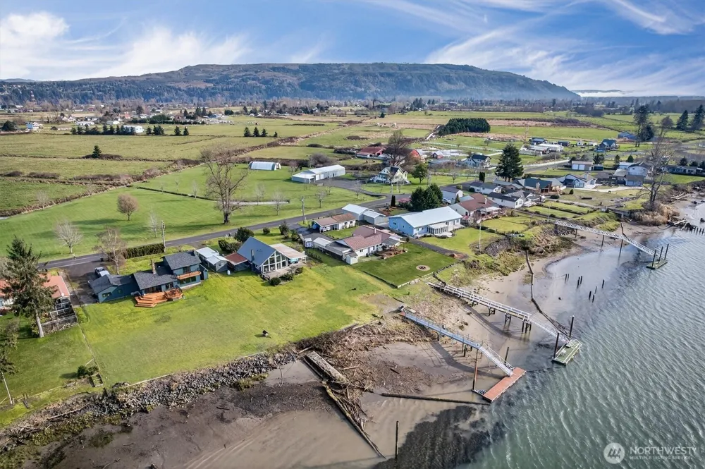 301 W Sunny Sands Cathlamet, WA 98612