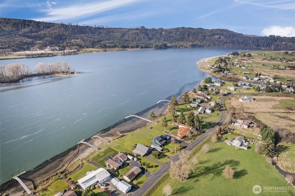 301 W Sunny Sands Cathlamet, WA 98612