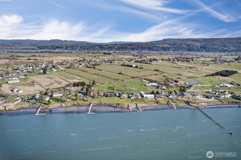 301 W Sunny Sands Cathlamet, WA 98612