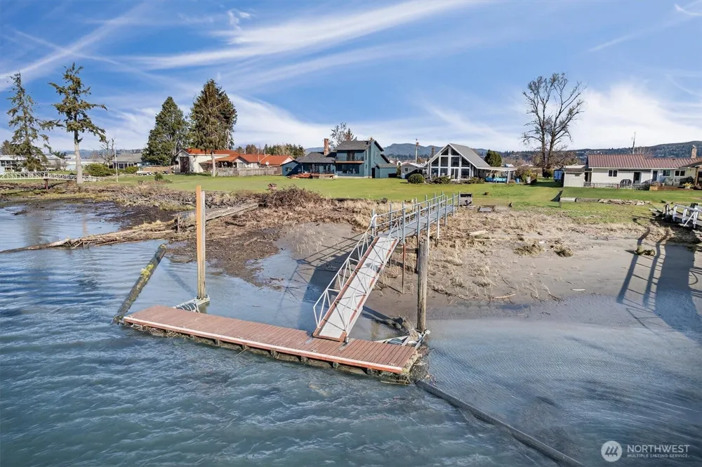 301 W Sunny Sands Cathlamet, WA 98612