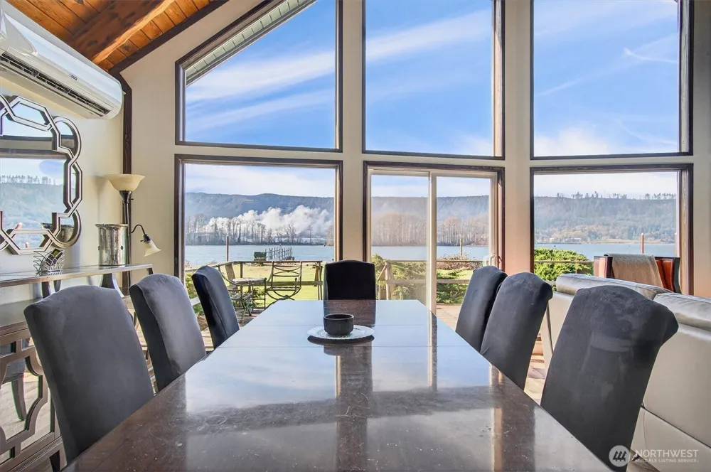 301 W Sunny Sands Cathlamet, WA 98612