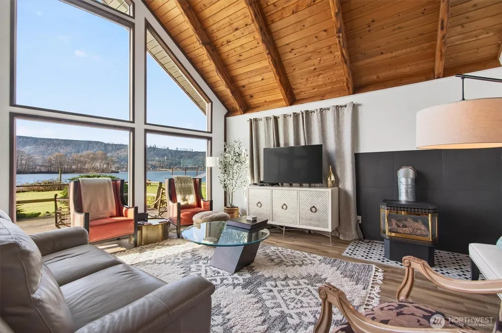 301 W Sunny Sands Cathlamet, WA 98612