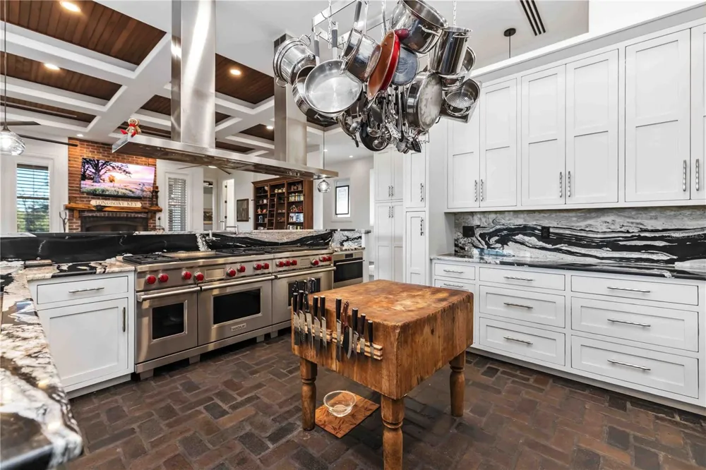 6680 GULF OF MEXICO DRIVE Longboat Key, FL 34228