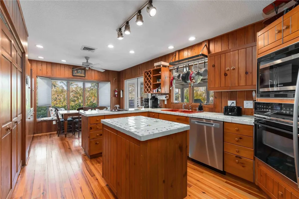 6680 GULF OF MEXICO DRIVE Longboat Key, FL 34228