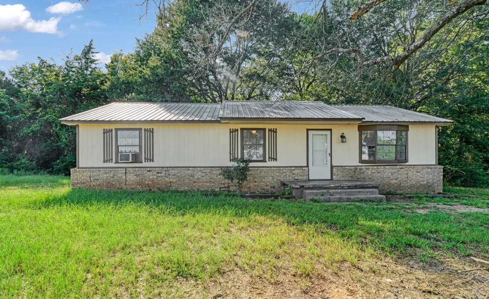 3875 US Highway 271 Highway Powderly, TX 75473