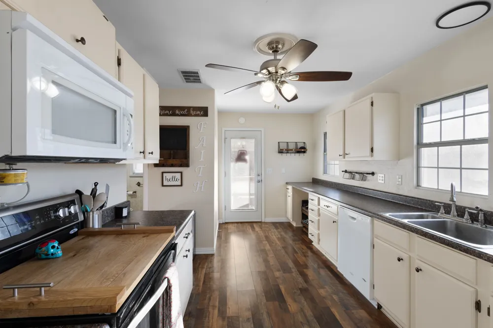 305 Cheyenne Drive Runaway Bay, TX 76426