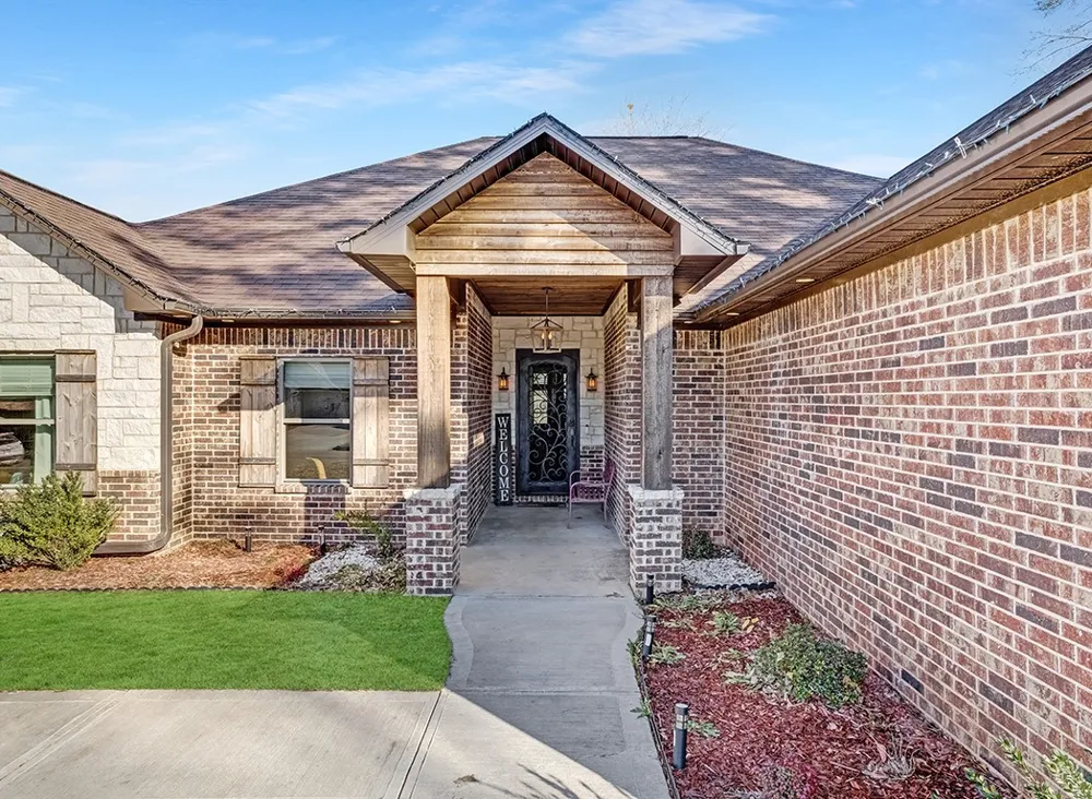 523 Mitchell Ryan Wake Village, TX 75501