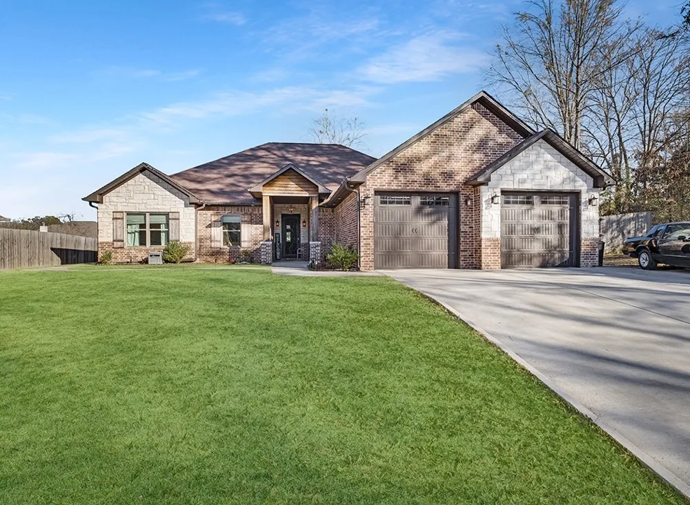 523 Mitchell Ryan Wake Village, TX 75501