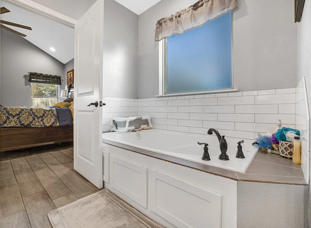 523 Mitchell Ryan Wake Village, TX 75501