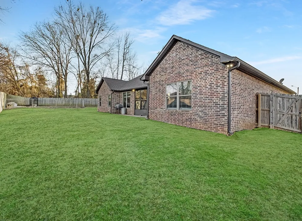 523 Mitchell Ryan Wake Village, TX 75501