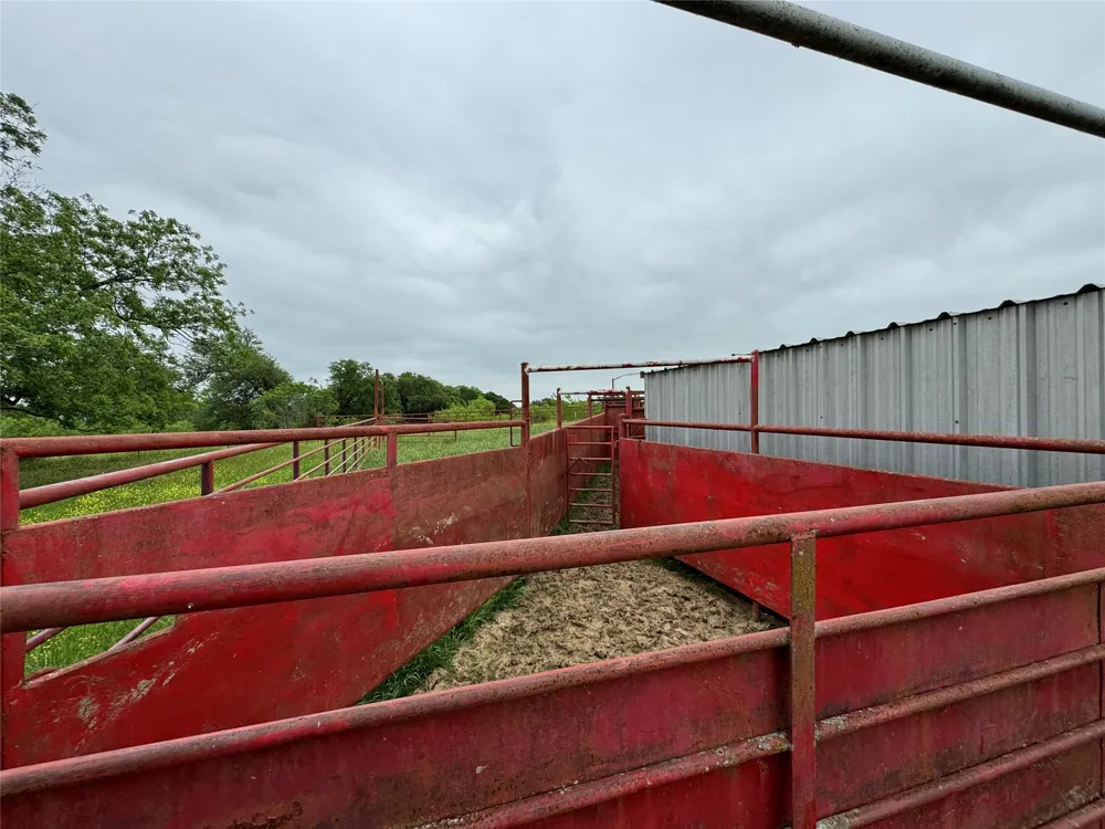 395 County Road 470 Chilton, TX 76632