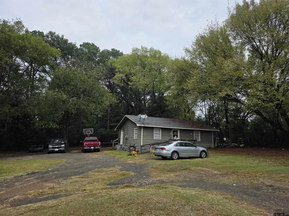 300 Walnut Naples, TX 75568