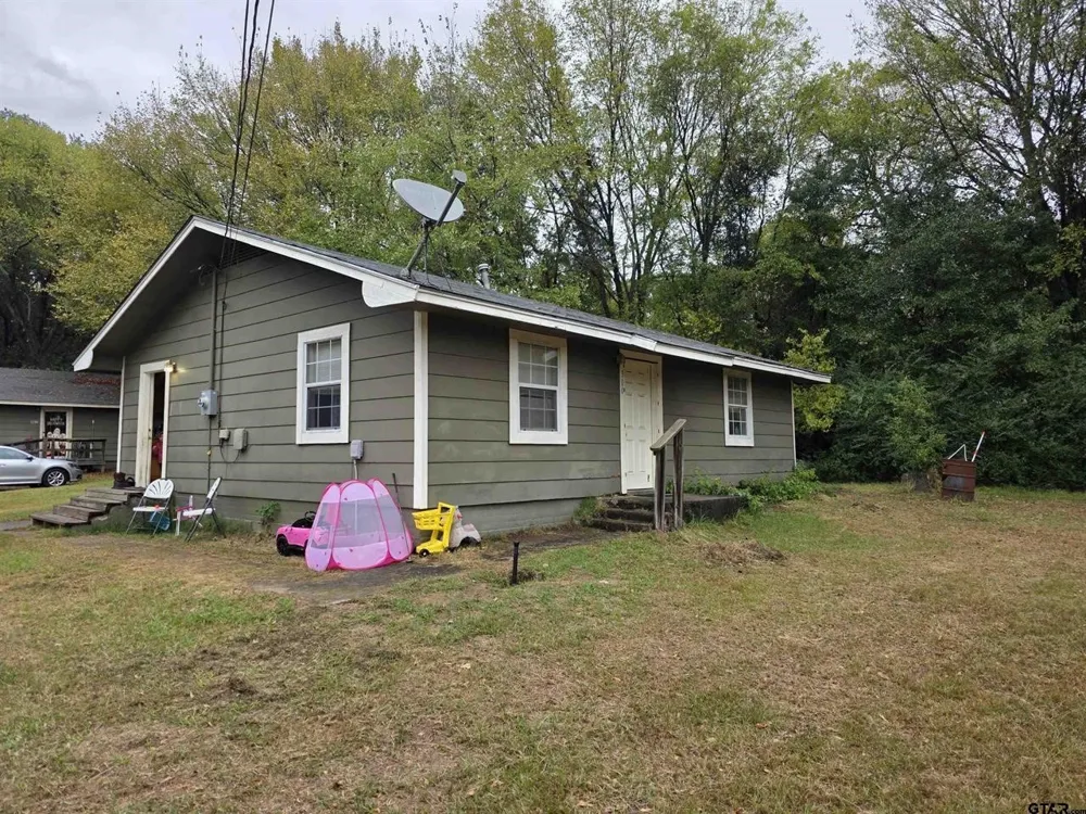 300 Walnut Naples, TX 75568