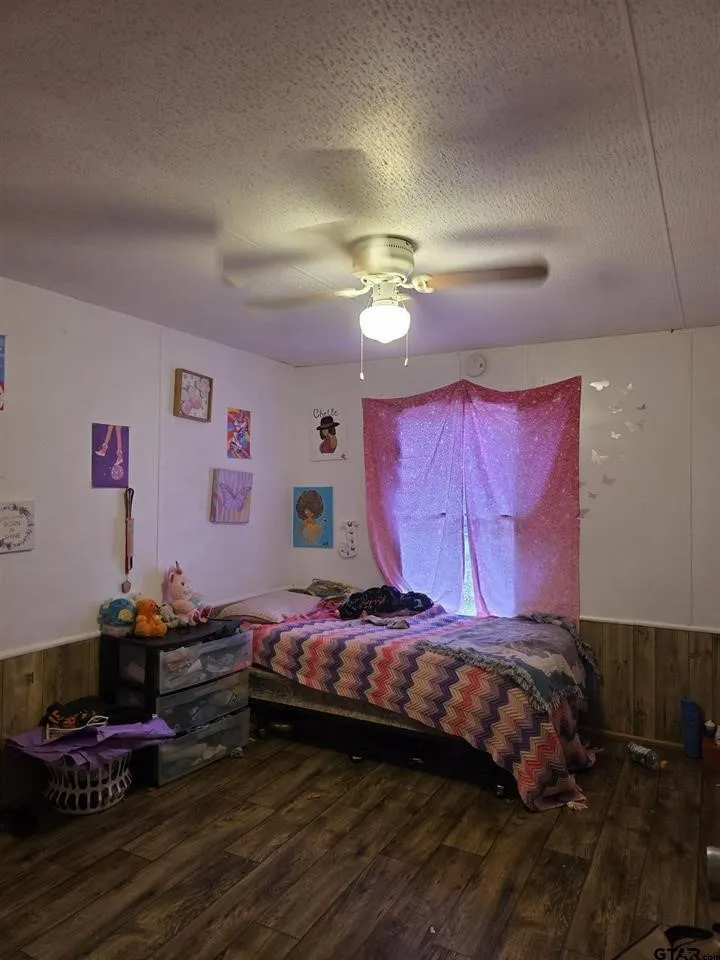 300 Walnut Naples, TX 75568