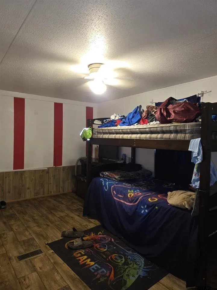 300 Walnut Naples, TX 75568