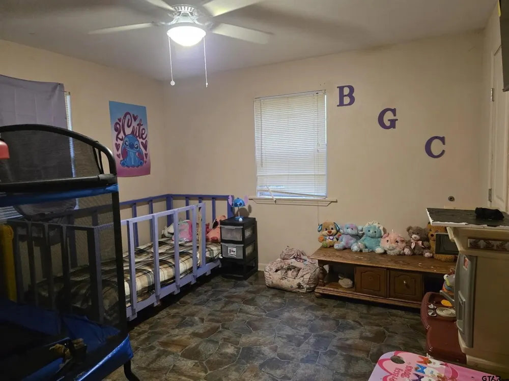 300 Walnut Naples, TX 75568
