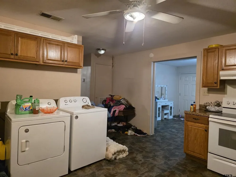 300 Walnut Naples, TX 75568