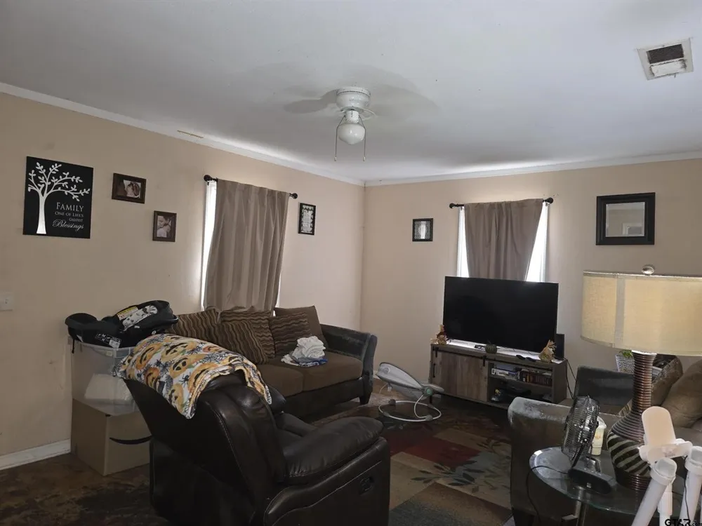 300 Walnut Naples, TX 75568