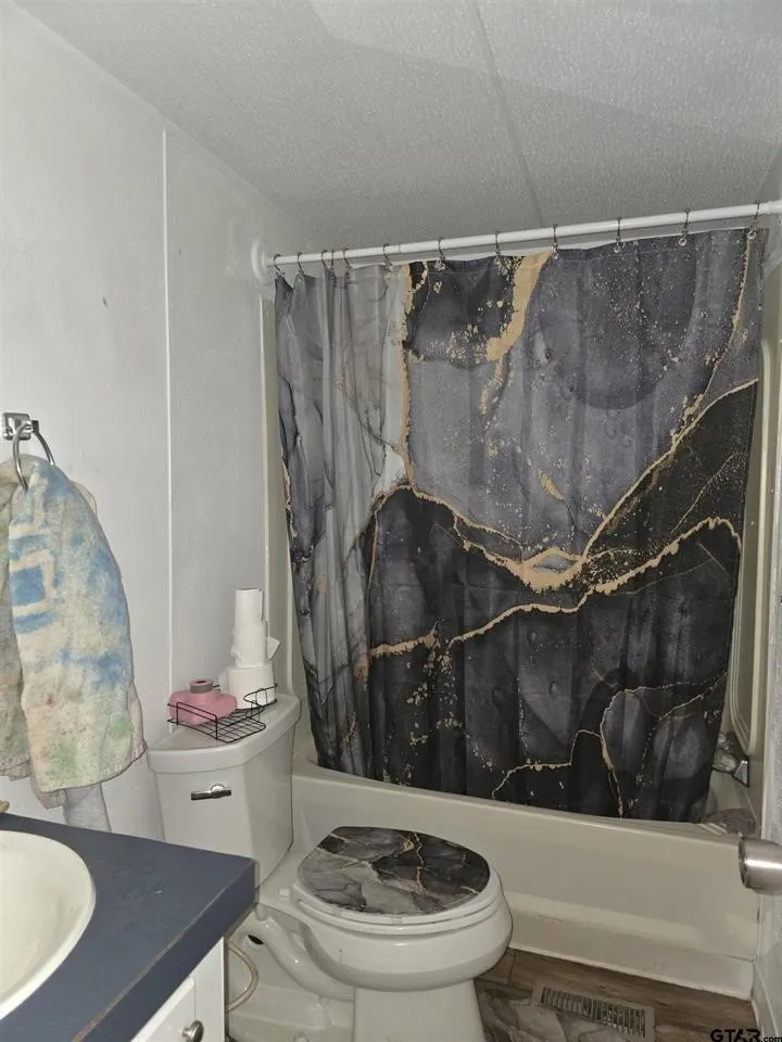 300 Walnut Naples, TX 75568