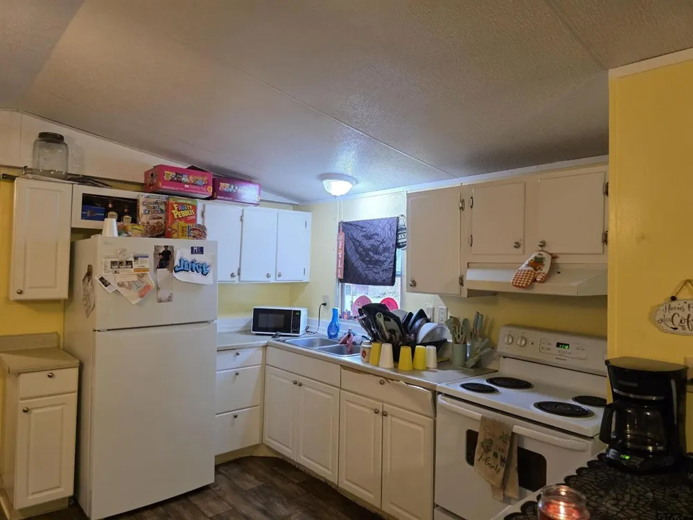 300 Walnut Naples, TX 75568