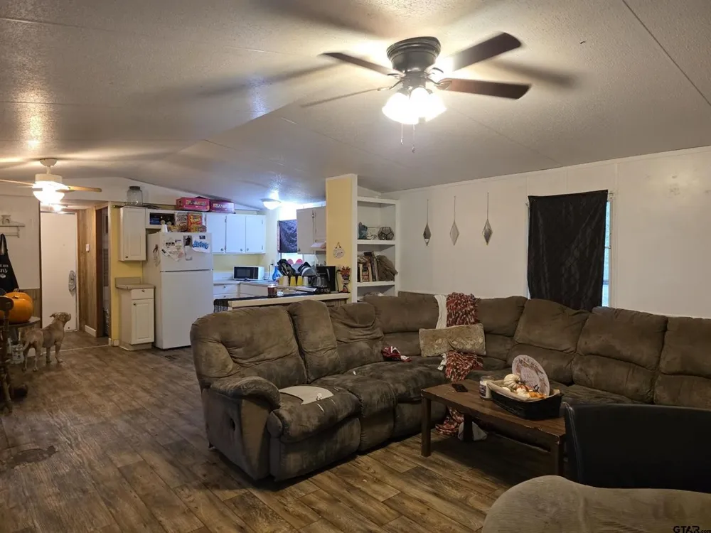 300 Walnut Naples, TX 75568
