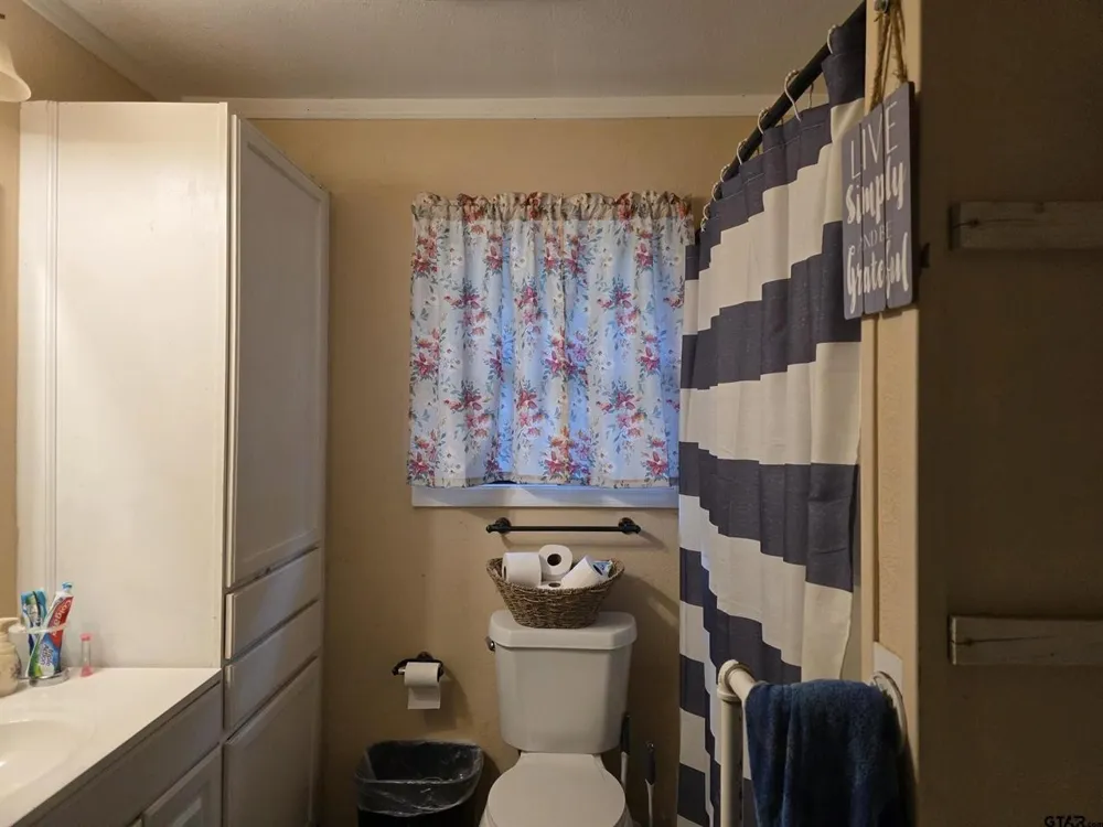 300 Walnut Naples, TX 75568