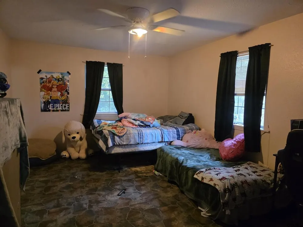 300 Walnut Naples, TX 75568