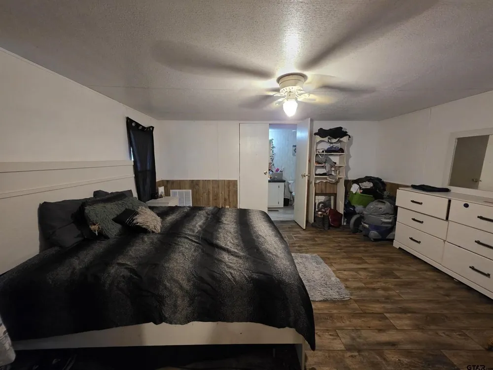 300 Walnut Naples, TX 75568