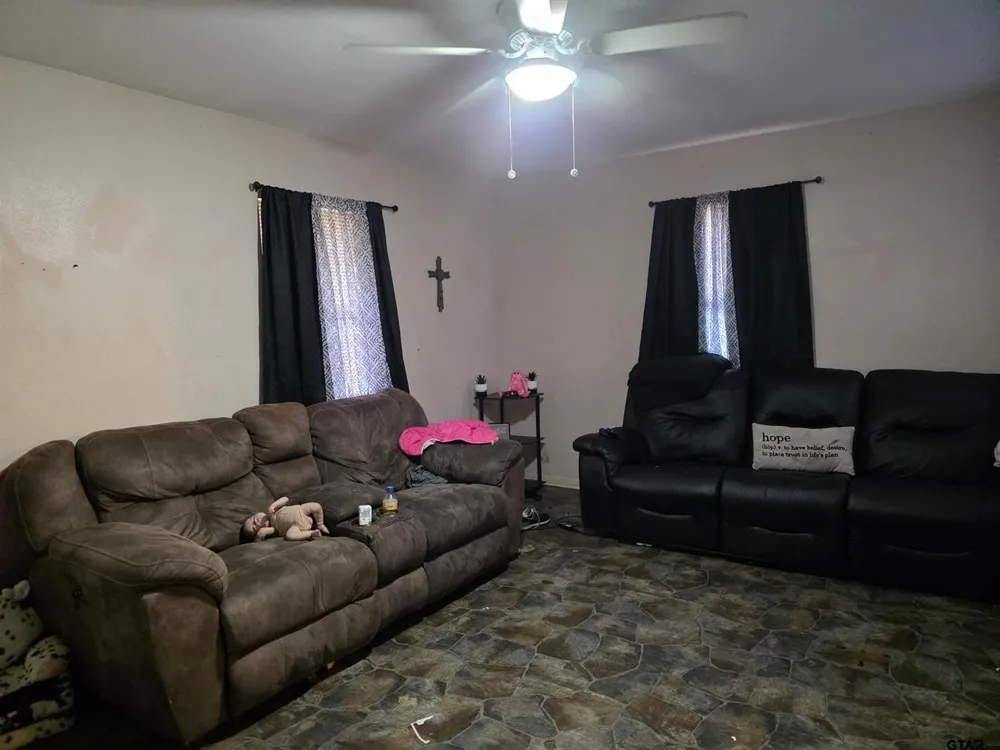 300 Walnut Naples, TX 75568