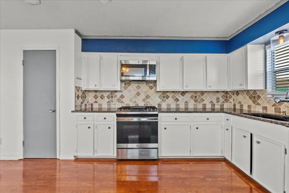 868 Bonita Street Bayou Vista, TX 77563