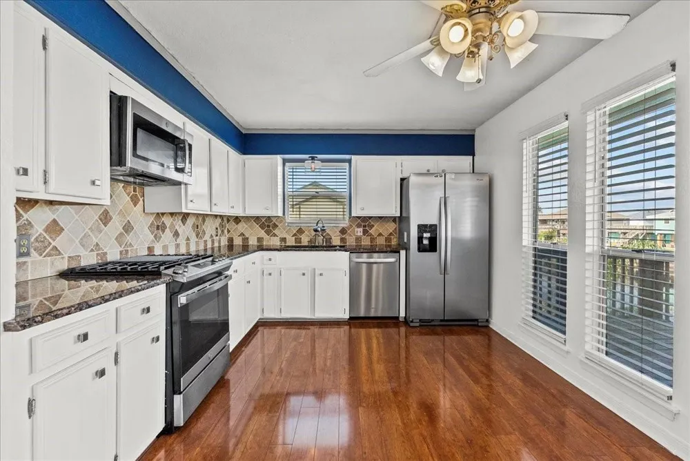 868 Bonita Street Bayou Vista, TX 77563
