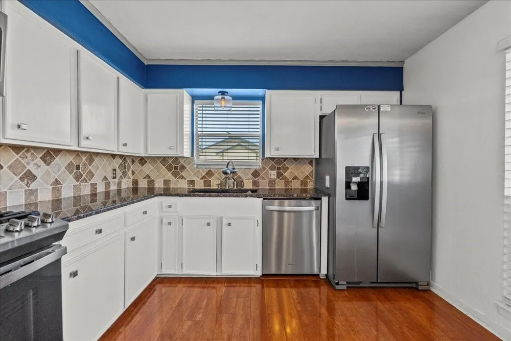 868 Bonita Street Bayou Vista, TX 77563