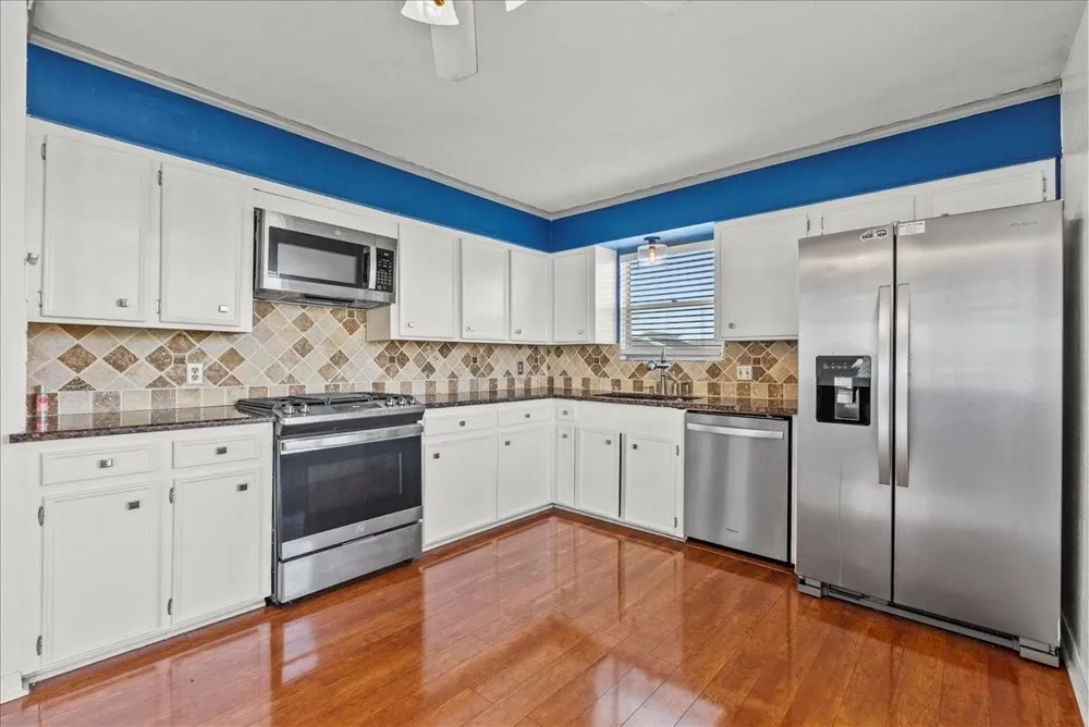 868 Bonita Street Bayou Vista, TX 77563