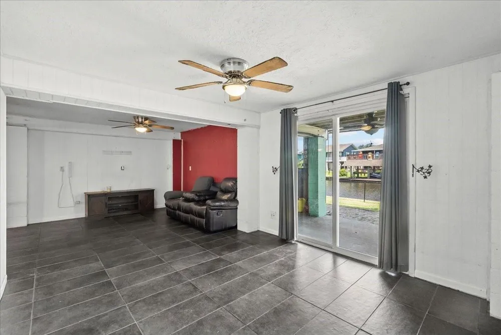 868 Bonita Street Bayou Vista, TX 77563