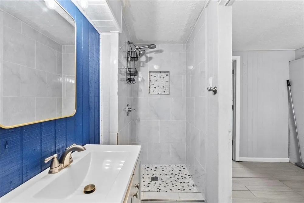 868 Bonita Street Bayou Vista, TX 77563