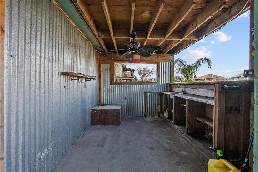 868 Bonita Street Bayou Vista, TX 77563