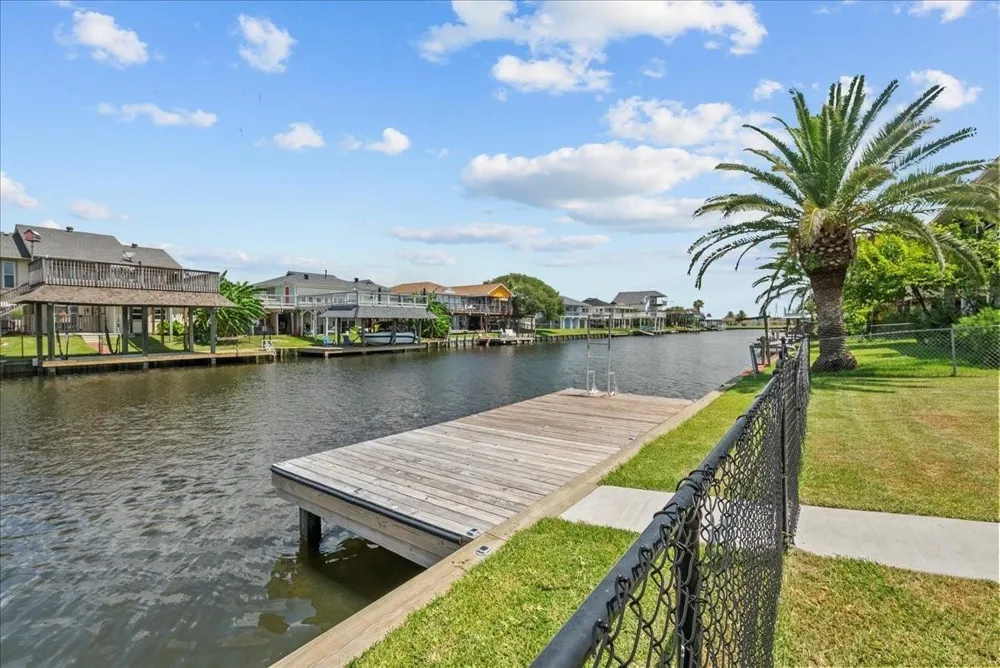 868 Bonita Street Bayou Vista, TX 77563