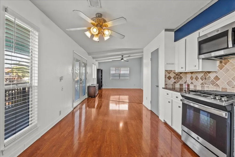 868 Bonita Street Bayou Vista, TX 77563