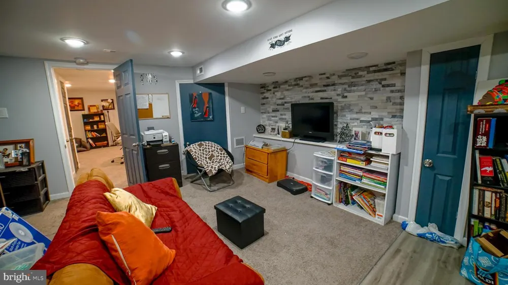 5635 10TH STREET Philadelphia, PA 19141