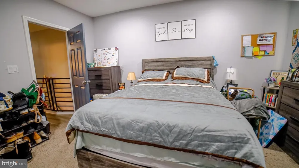 5635 10TH STREET Philadelphia, PA 19141
