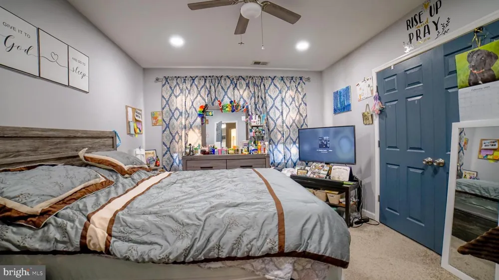 5635 10TH STREET Philadelphia, PA 19141