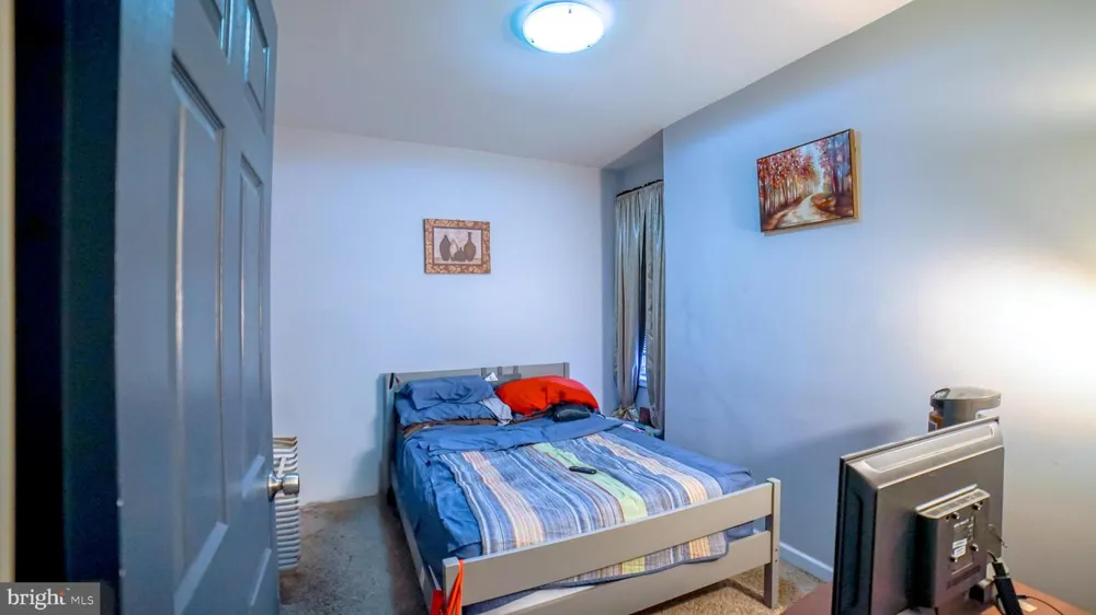 5635 10TH STREET Philadelphia, PA 19141