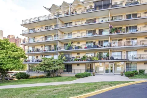 8300 E Jefferson Avenue #104
